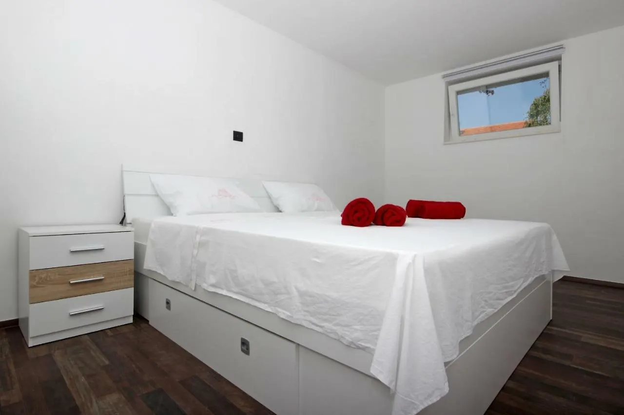 Apartments Natasa Pola 0*,