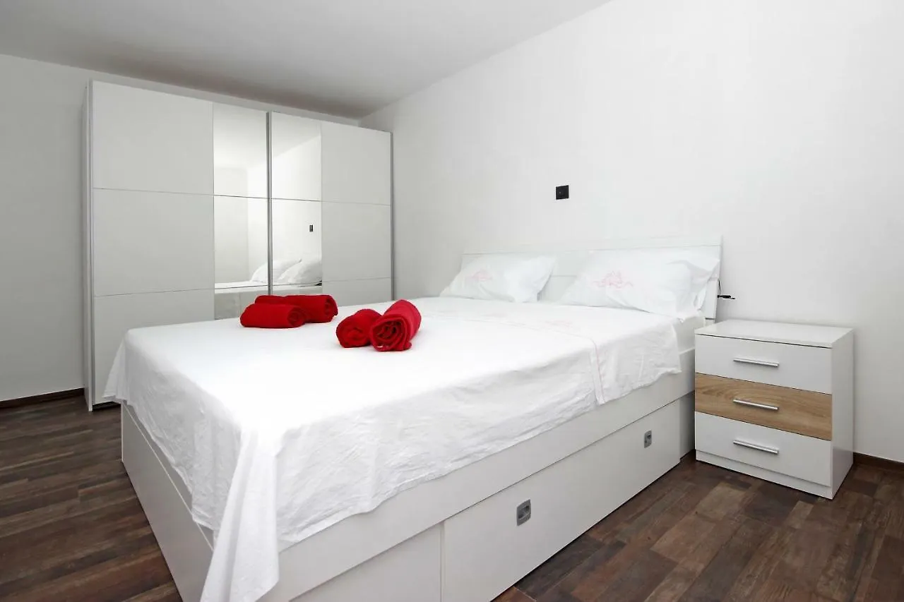Apartments Natasa Pola