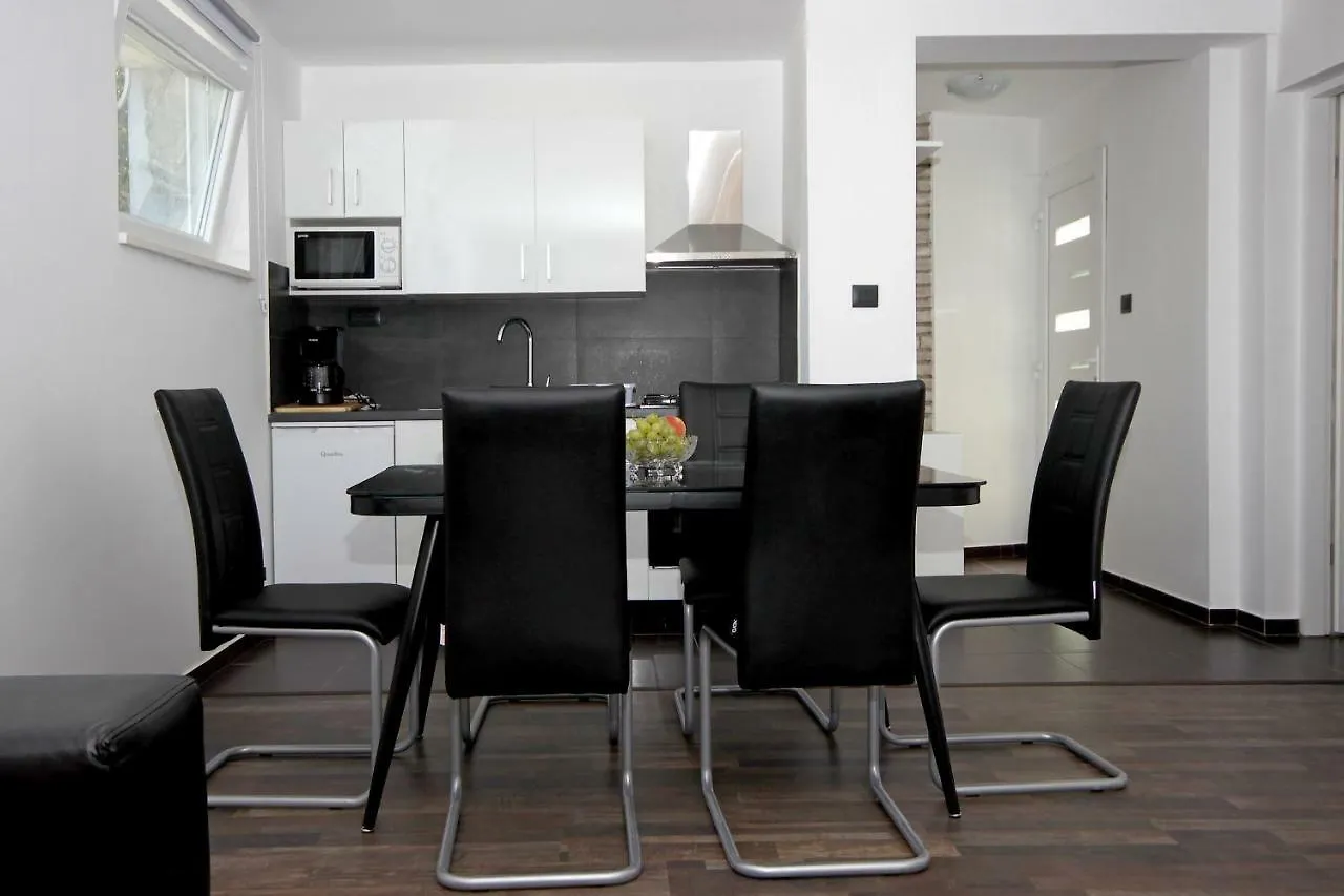 Apartments Natasa Pola 0*,