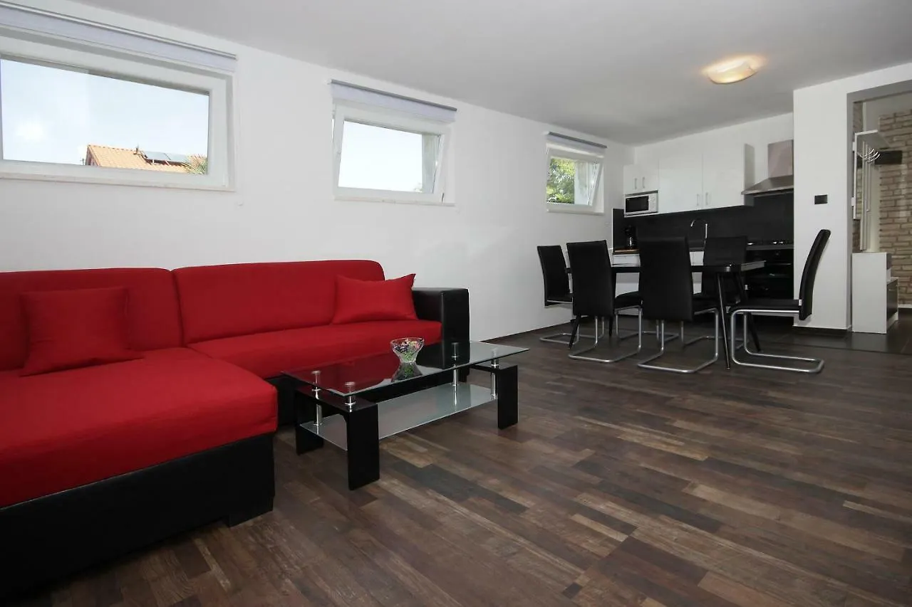 Apartments Natasa Pola