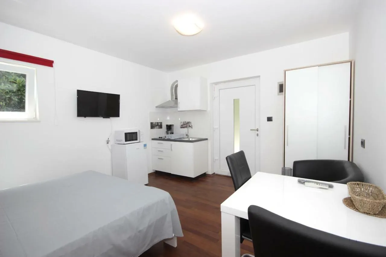 Apartments Natasa Pola