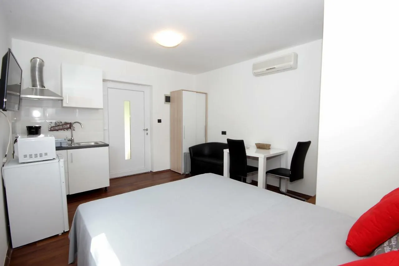 Apartments Natasa Pola