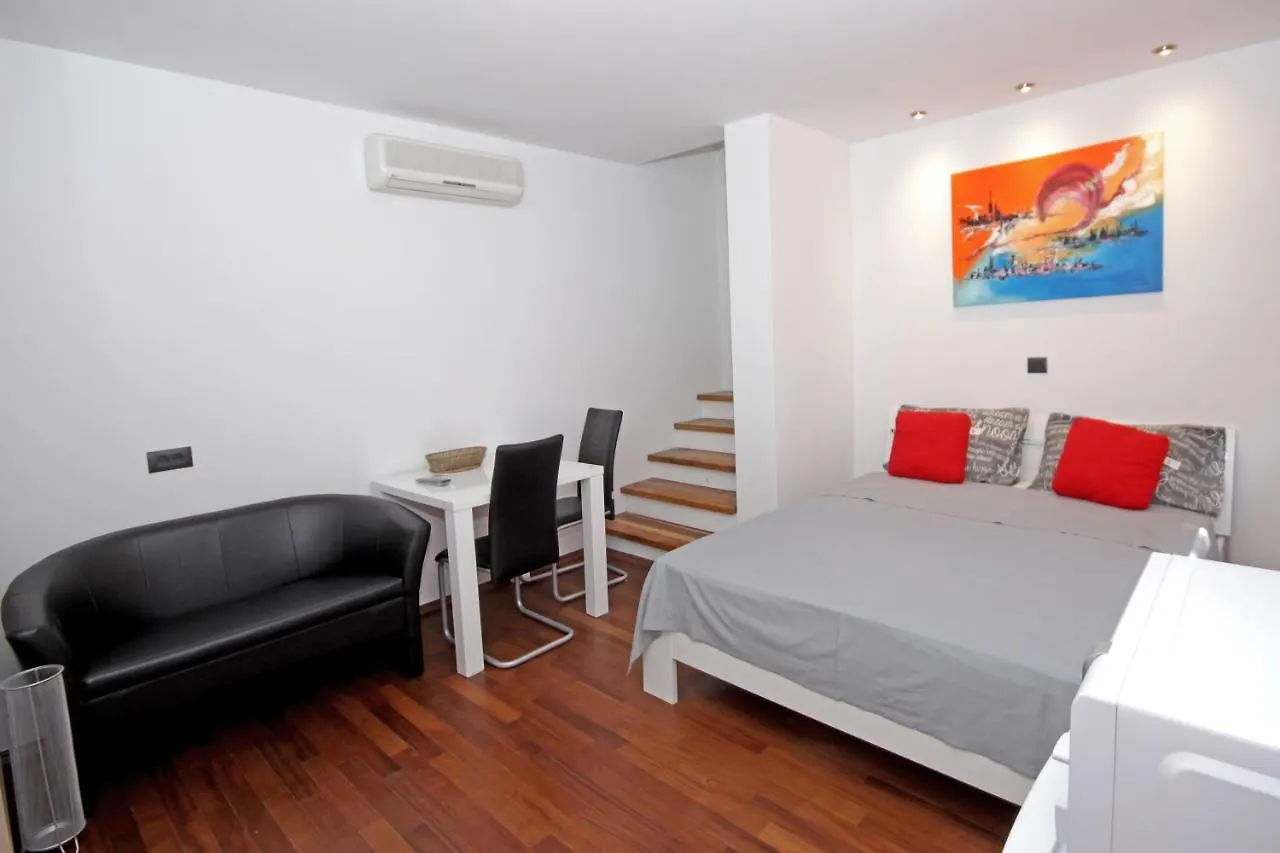 Apartments Natasa Pola